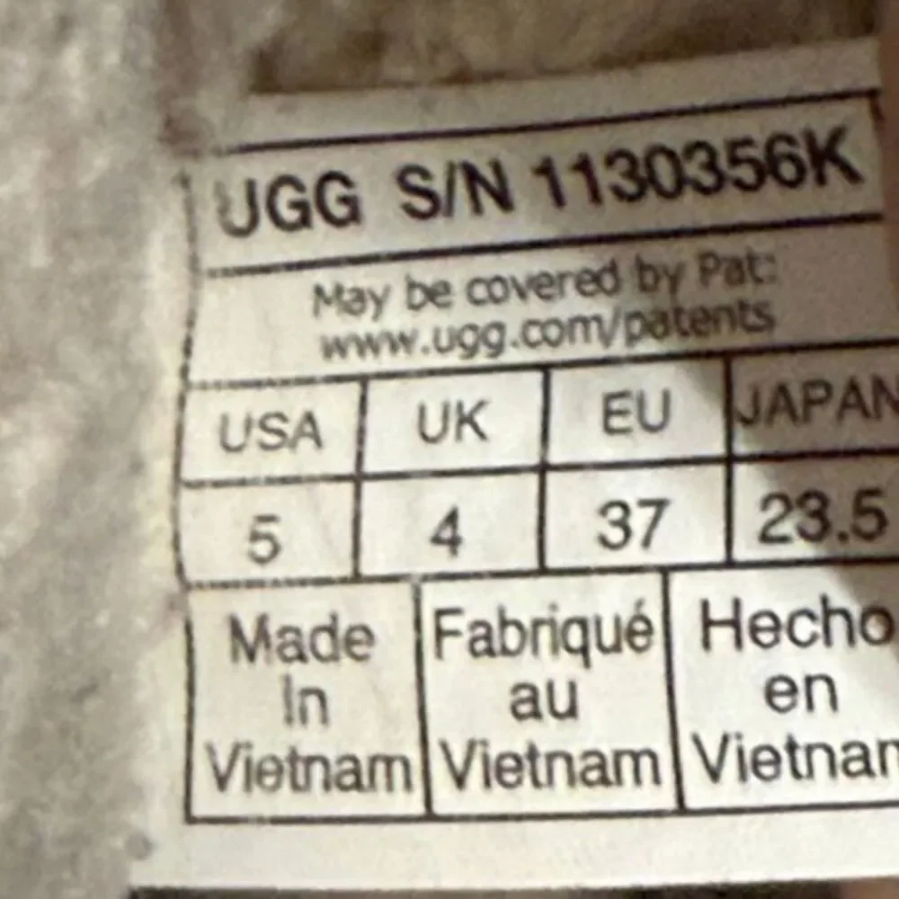 UGGS youth thinsulate winter boots size 5‎